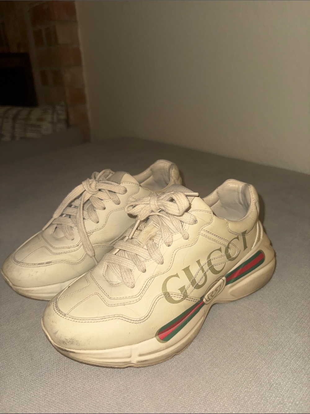 Gucci Cream Leather Sneakers with Green-Red Stripe